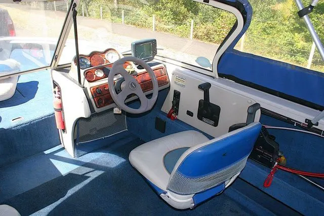 Slide: The Image of Crestliner 1600 Super Hawk 1999 - 6