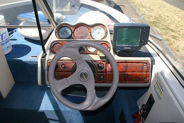 Slide: The Image of Crestliner 1600 Super Hawk 1999 - 8