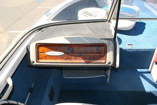 Slide: The Image of Crestliner 1600 Super Hawk 1999 - 9