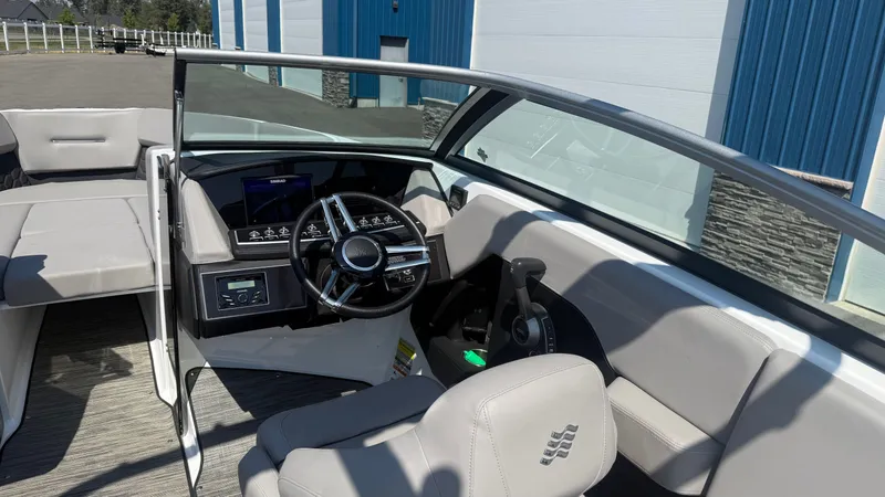 Slide: The Image of Four Winns H4 2023 - 19