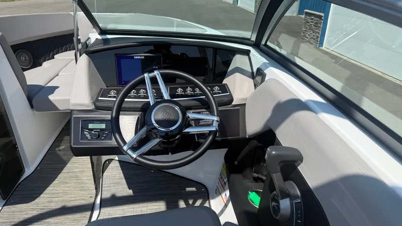 Slide: The Image of Four Winns H4 2023 - 20