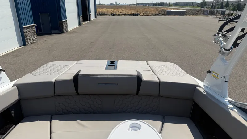 Slide: The Image of Four Winns H4 2023 - 21