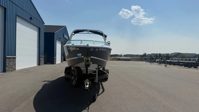 Slide: The Image of Four Winns H4 2023 - 3