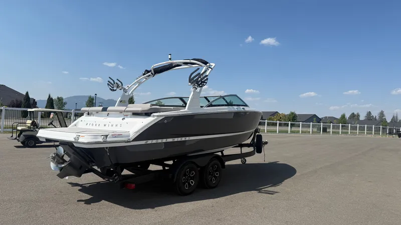 Slide: The Image of Four Winns H4 2023 - 6