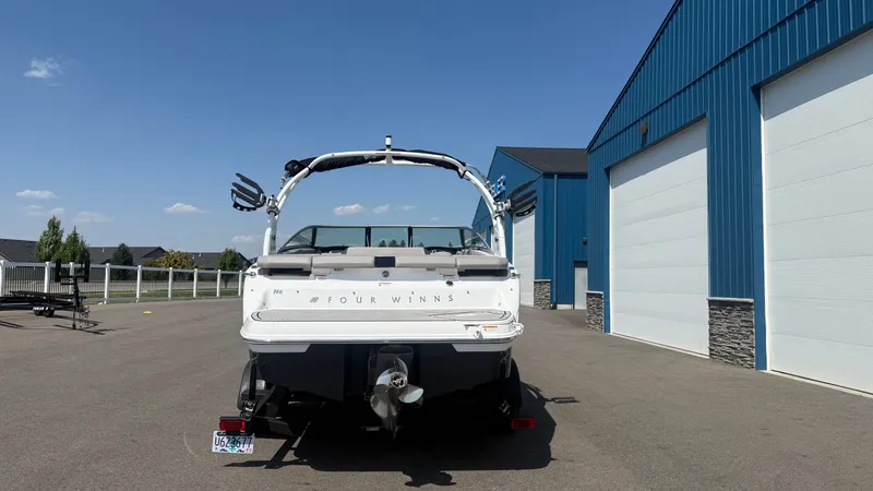 Slide: The Image of Four Winns H4 2023 - 7