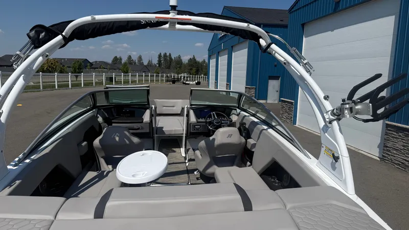 Slide: The Image of Four Winns H4 2023 - 9