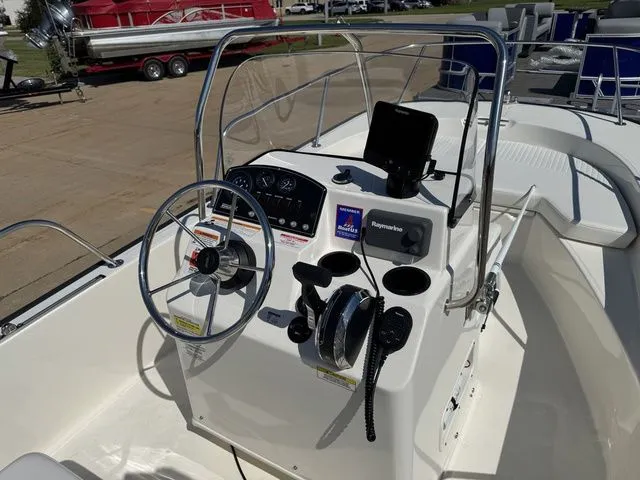 Slide: The Image of Boston Whaler 170 Montauk 2015 - 10