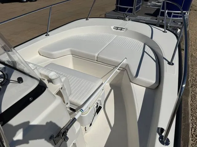 Slide: The Image of Boston Whaler 170 Montauk 2015 - 8