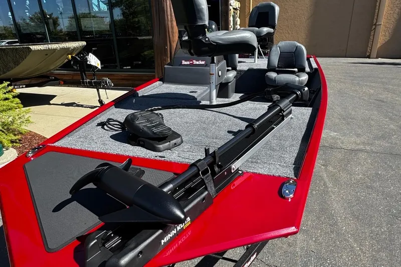 Slide: The Image of Tracker Bass Tracker Classic XL 2026 - 4