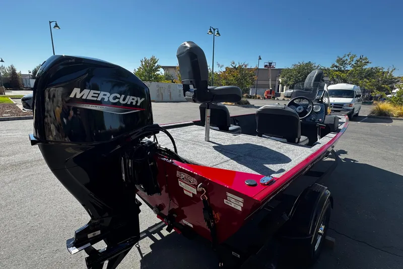 Slide: The Image of Tracker Bass Tracker Classic XL 2026 - 5