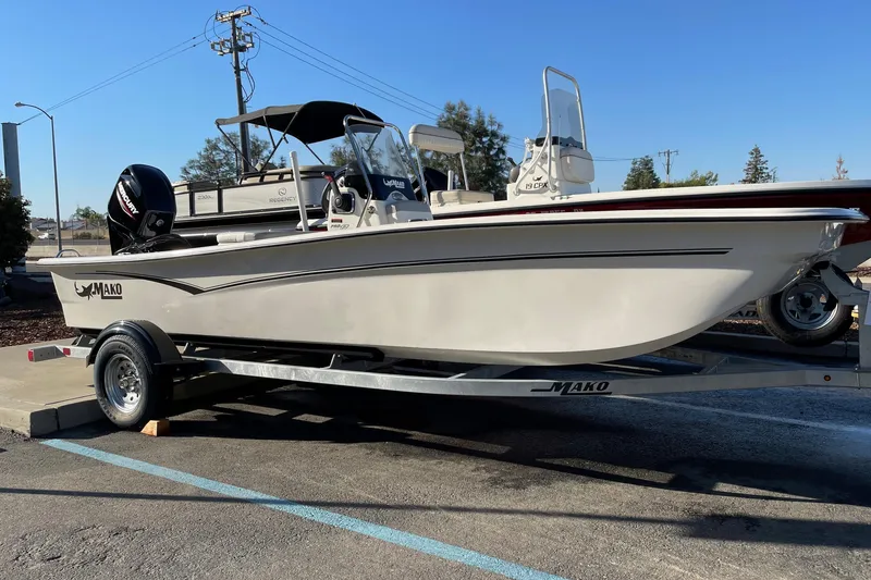 The Image of 2026 Mako Pro Skiff 17 CC boat on trailer, parked outdoors. - 0