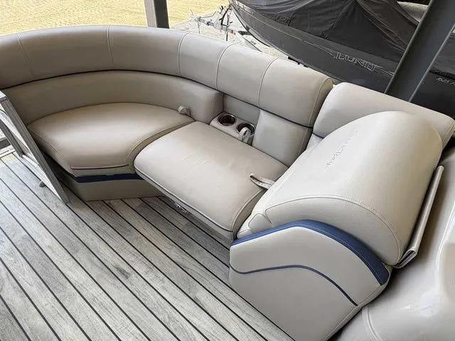 Slide: The Image of South Bay 521 CR 2016 - 10