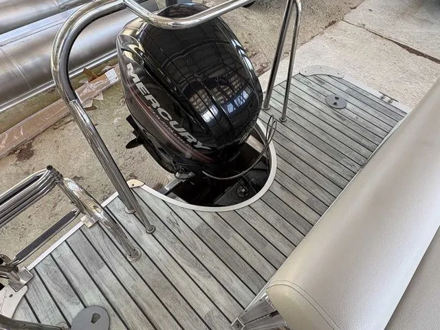 Slide: The Image of South Bay 521 CR 2016 - 4