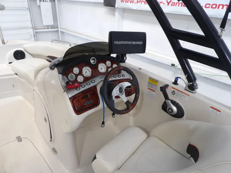 Slide: The Image of Tahoe 215XI 2015 - 21