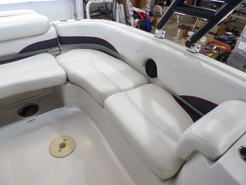 Slide: The Image of Tahoe 215XI 2015 - 25