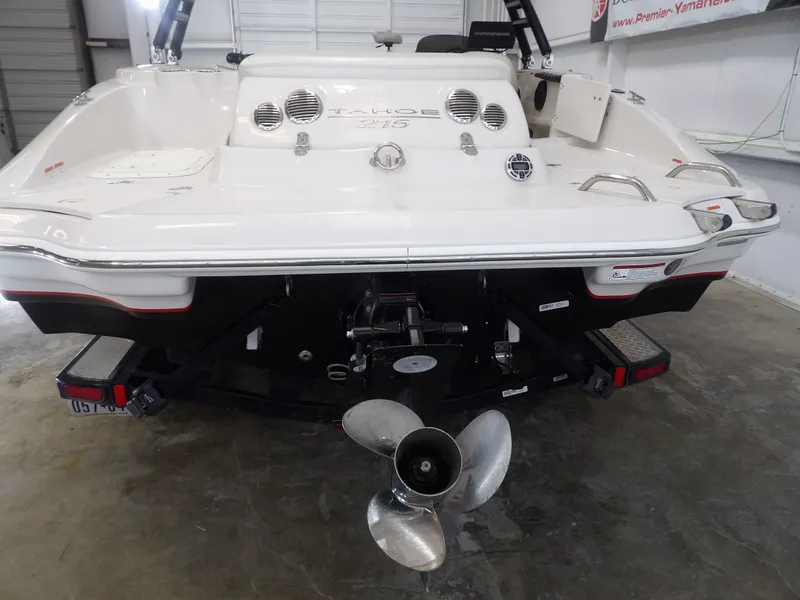 Slide: The Image of Tahoe 215XI 2015 - 7