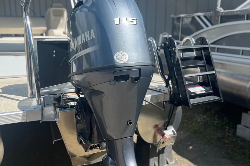 The Image of 2026 Avalon 25 LSZ VRB with Yamaha 115 outboard motor and boarding ladder. - 1