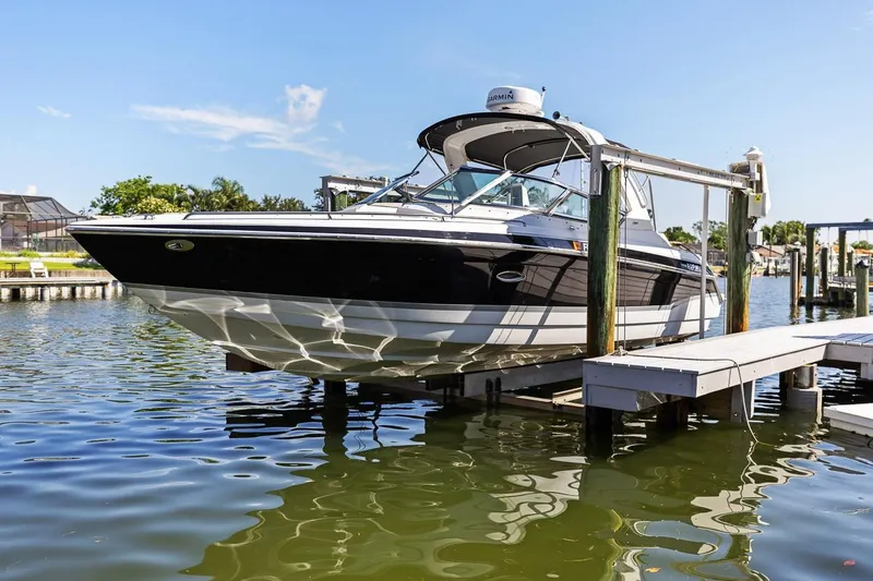 Slide: The Image of 2007 Formula 280 Bowrider boat docked on a sunny day by the water. - 9