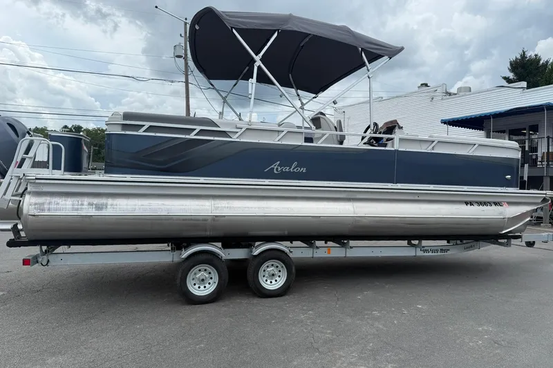 Slide: The Image of 2024 Avalon VENTURE 85 QUAD LOUNGER pontoon boat on trailer, featuring a sleek design. - 5