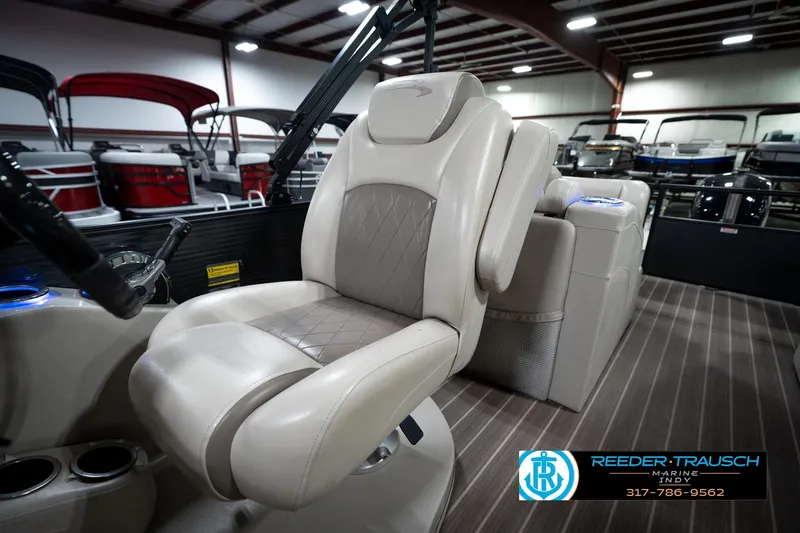 Slide: The Image of Captain's chair on 2016 Bennington 2375 GCW pontoon boat, showroom setting. - 21