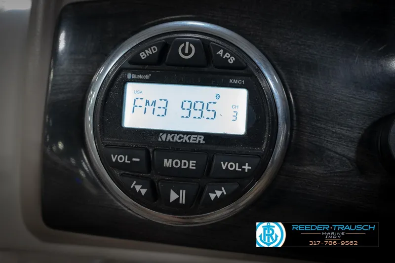 Slide: The Image of Kicker radio display on 2016 Bennington 2375 GCW, tuned to FM 99.5. - 31