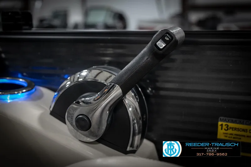 Slide: The Image of Throttle control of 2016 Bennington 2375 GCW boat with Reeder-Trausch Marine logo. - 40