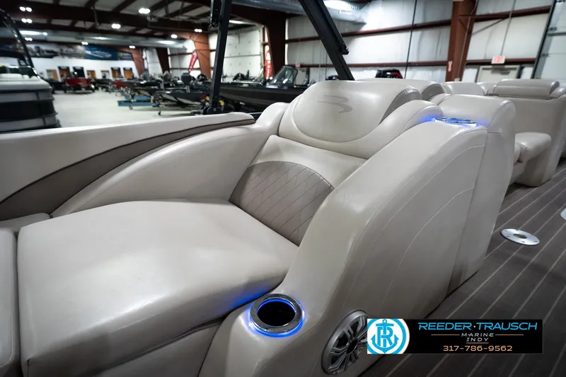 Slide: The Image of Luxurious seating on a 2016 Bennington 2375 GCW pontoon boat in a showroom. - 45