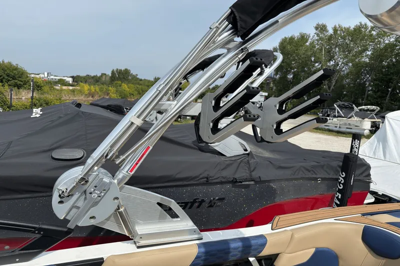 Slide: The Image of MasterCraft XT23 2022 - 11