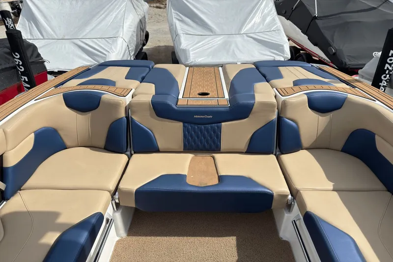 Slide: The Image of MasterCraft XT23 2022 - 14