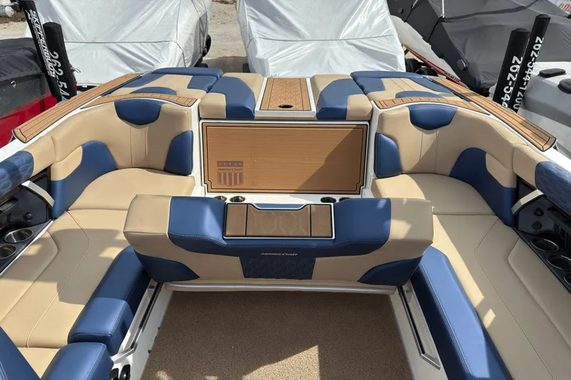 Slide: The Image of MasterCraft XT23 2022 - 15