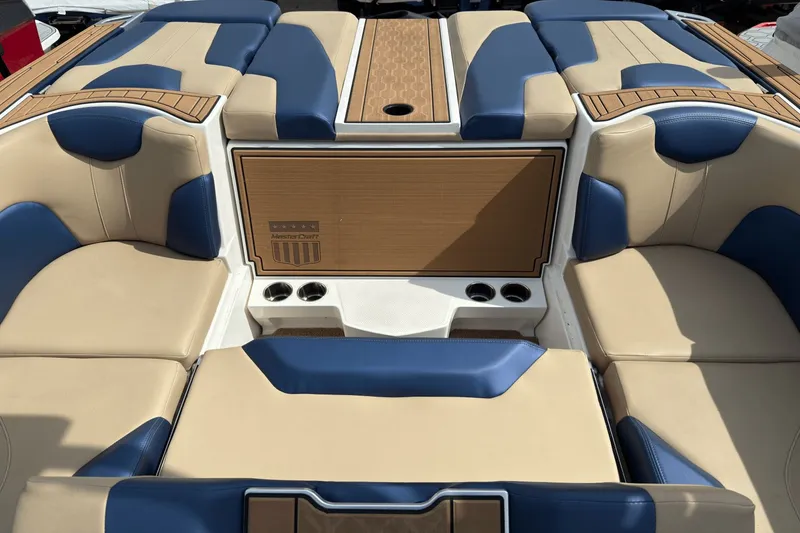 Slide: The Image of MasterCraft XT23 2022 - 16