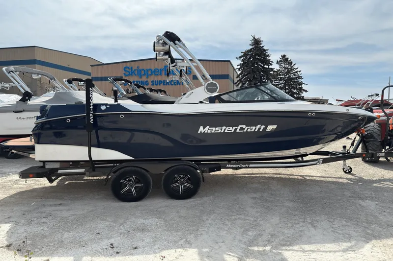 Slide: The Image of MasterCraft XT23 2022 - 2