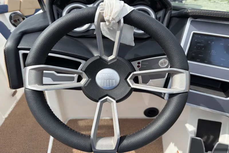 Slide: The Image of MasterCraft XT23 2022 - 26