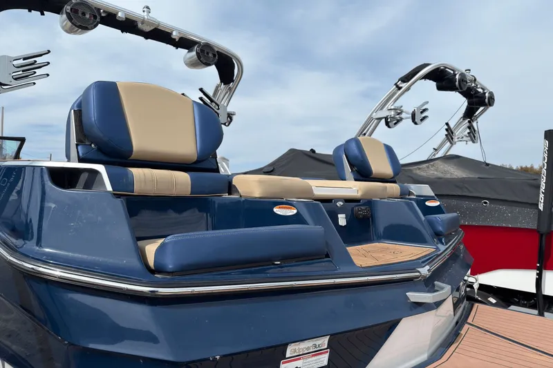 Slide: The Image of MasterCraft XT23 2022 - 4