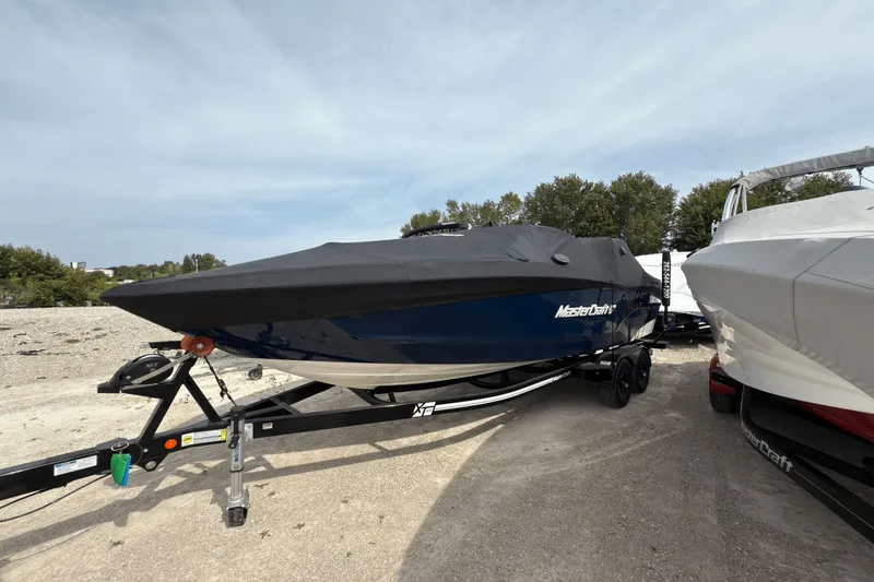 Slide: The Image of MasterCraft XT23 2022 - 40