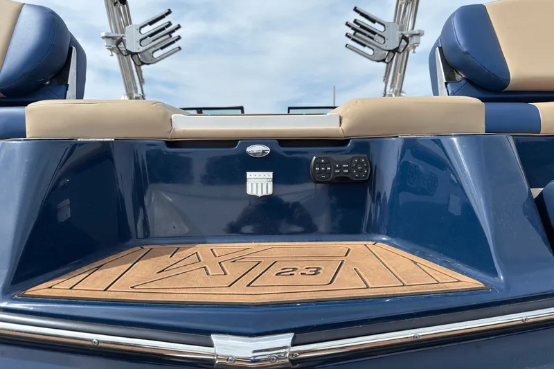 Slide: The Image of MasterCraft XT23 2022 - 5