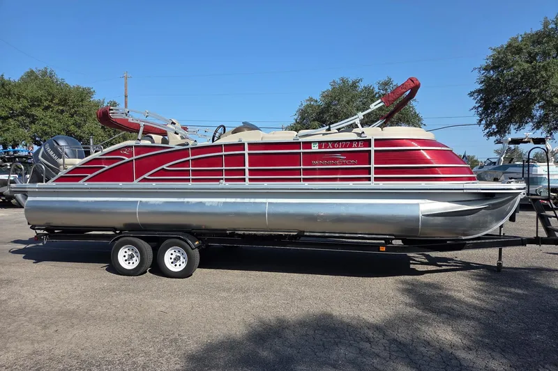 The Image of 2019 Bennington Q 25 QCW pontoon boat with red exterior on a trailer. - 0