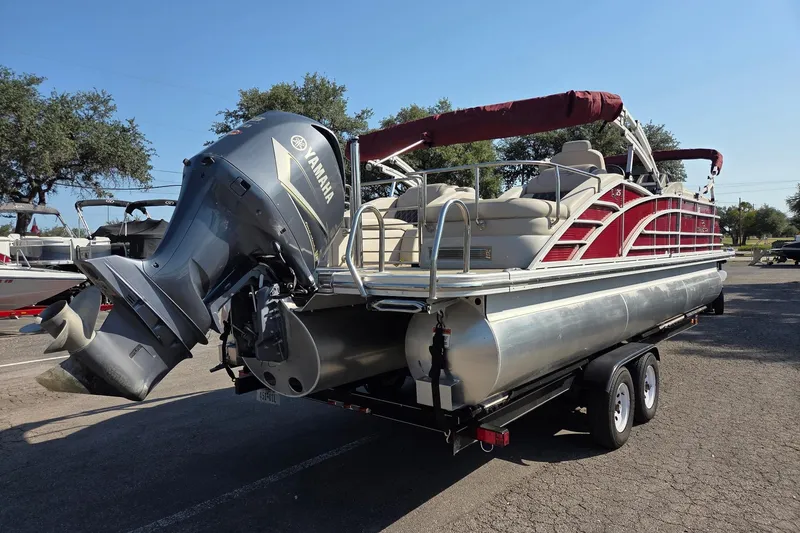 Slide: The Image of 2019 Bennington Q 25 QCW pontoon boat with Yamaha outboard engine on trailer. - 1
