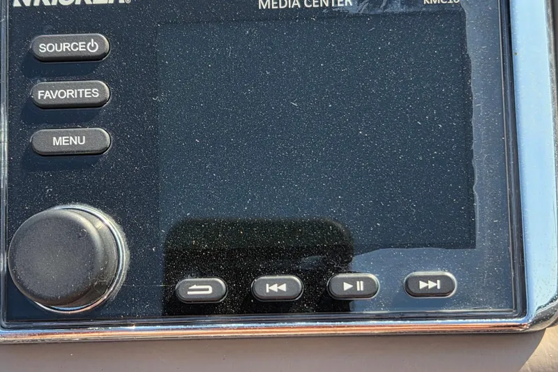 Slide: The Image of Bennington Q 25 QCW 2019 media center with control buttons and display. - 8