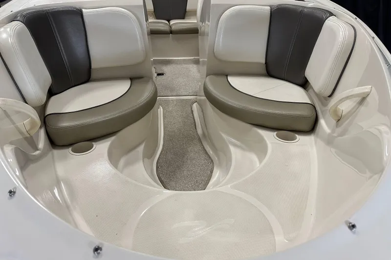 Slide: The Image of Serial number on a 2007 Sea Ray 185 Bow Rider boat hull. - 17