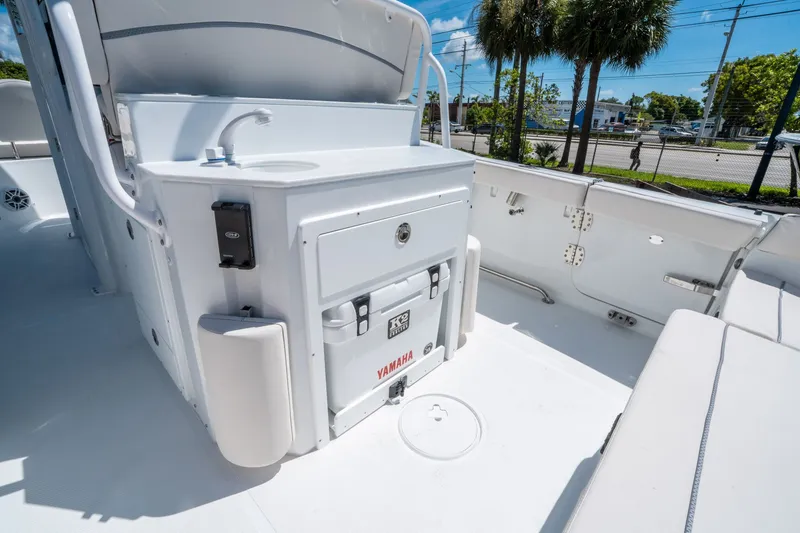 Slide: The Image of Sea Hunt Ultra 265 SE 2026 - 13