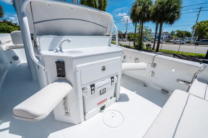 Slide: The Image of Sea Hunt Ultra 265 SE 2026 - 14