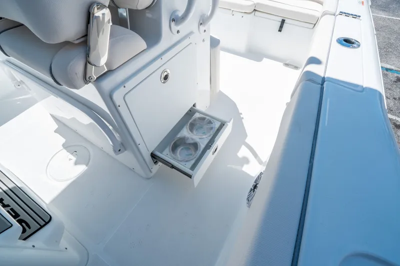 Slide: The Image of Sea Hunt Ultra 265 SE 2026 - 16