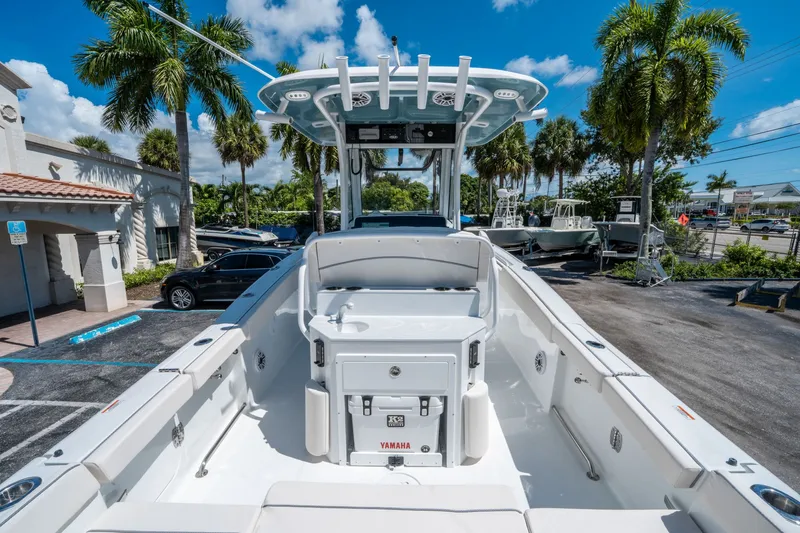 Slide: The Image of Sea Hunt Ultra 265 SE 2026 - 9