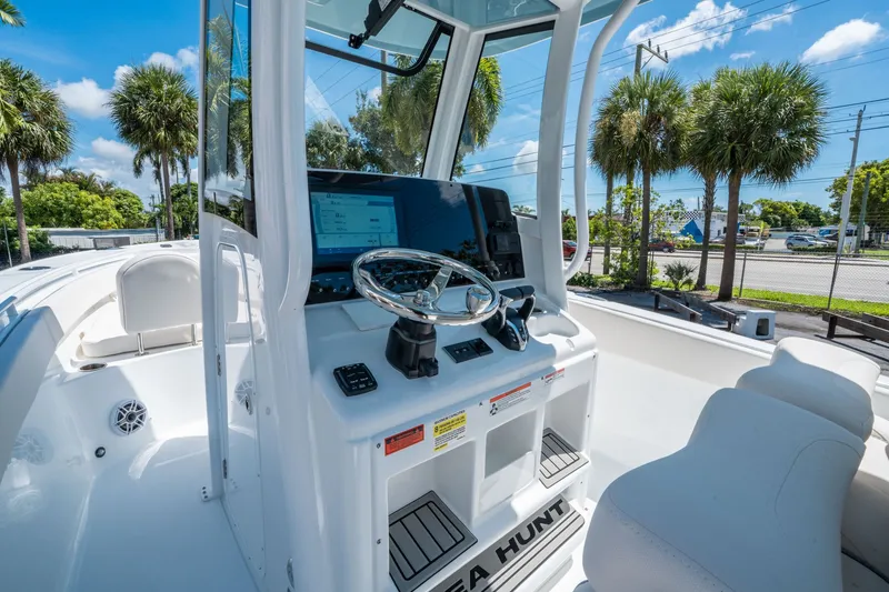 Slide: The Image of Sea Hunt Ultra 265 SE 2026 - 19