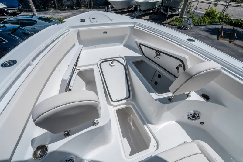 Slide: The Image of Sea Hunt Ultra 265 SE 2026 - 26