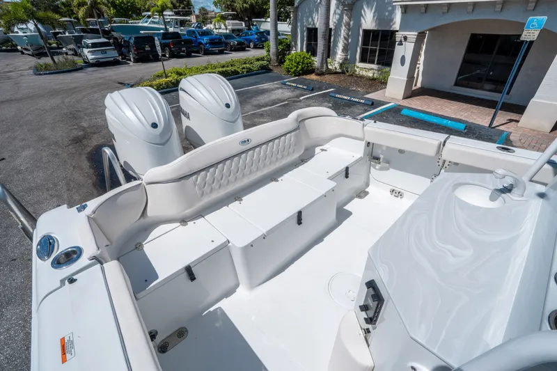 Slide: The Image of Sea Hunt Ultra 265 SE 2026 - 11