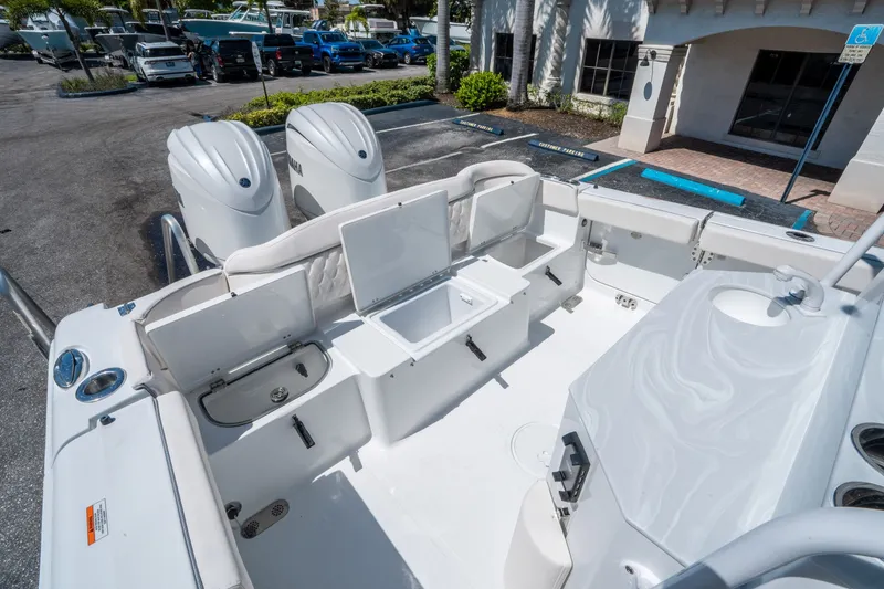 Slide: The Image of Sea Hunt Ultra 265 SE 2026 - 12