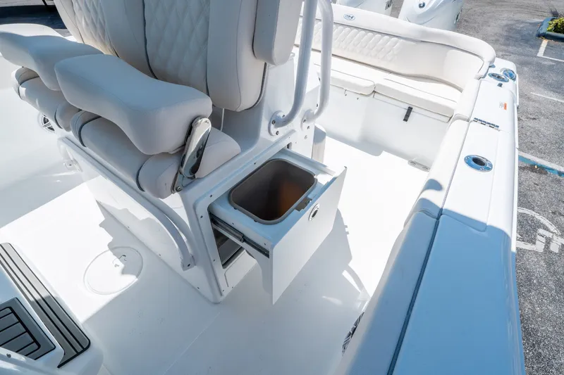 Slide: The Image of Sea Hunt Ultra 265 SE 2026 - 15