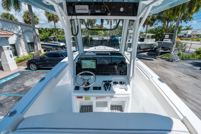 Slide: The Image of Sea Hunt Ultra 265 SE 2026 - 18